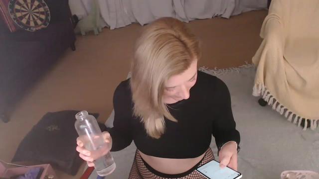 Gallery image thumbnail from DaisyChainedX's myfreecams stream on, 12/01/2022, 16:49 image 10 of 20