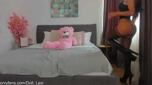 Gallery image thumbnail from Doll_lexi's myfreecams stream on, 05/19/2023, 11:09 image 2 of 20