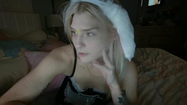 Gallery image thumbnail from DuckChan0's myfreecams stream on, 03/10/2024, 24:11 image 19 of 20
