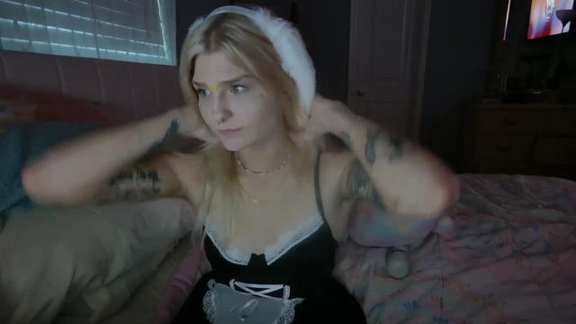 Gallery image thumbnail from DuckChan0's myfreecams stream on, 03/10/2024, 24:11 image 2 of 20