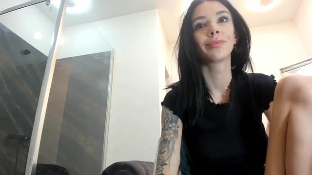 Gallery image thumbnail from Fallingdevil's myfreecams stream on, 03/05/2024, 15:54 image 4 of 20