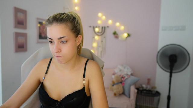 Gallery image thumbnail from Gia_Lopez18's myfreecams stream on, 07/31/2023, 18:02 image 13 of 20
