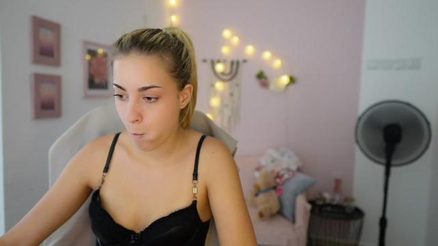 Gallery image thumbnail from Gia_Lopez18's myfreecams stream on, 07/31/2023, 18:02 image 7 of 20