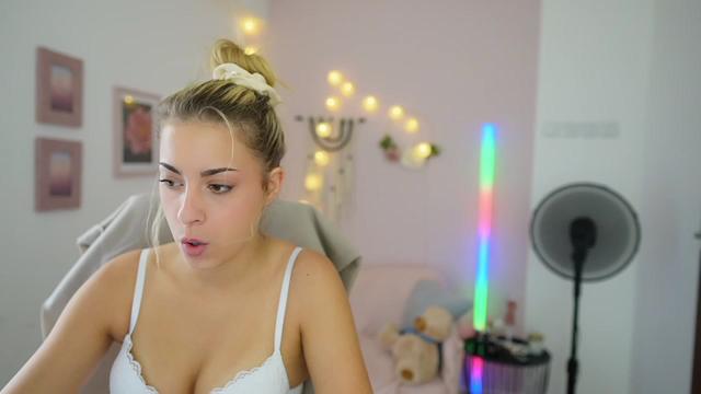 Gallery image thumbnail from Gia_Lopez18's myfreecams stream on, 08/03/2023, 16:04 image 2 of 20
