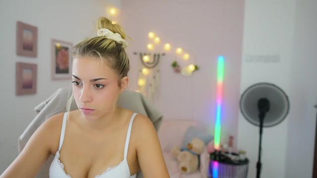 Gallery image thumbnail from Gia_Lopez18's myfreecams stream on, 08/03/2023, 16:04 image 4 of 20