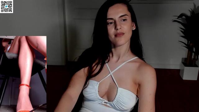 Gallery image thumbnail from Helle__'s myfreecams stream on, 04/08/2023, 20:23 image 19 of 20