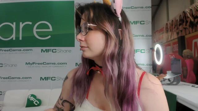 Gallery image thumbnail from Hempley's myfreecams stream on, 01/25/2024, 22:15 image 19 of 20