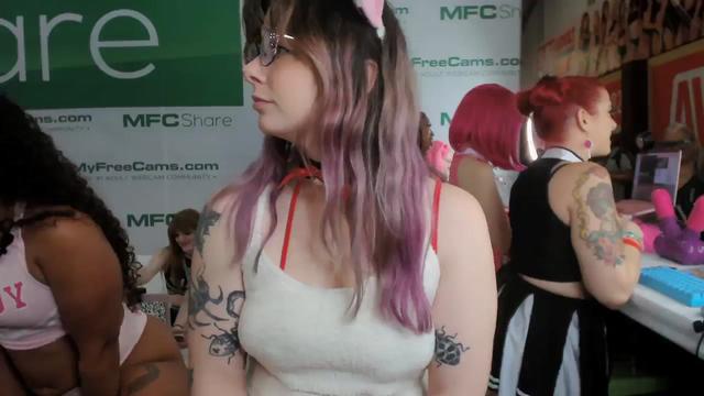 Gallery image thumbnail from Hempley's myfreecams stream on, 01/25/2024, 23:51 image 20 of 20