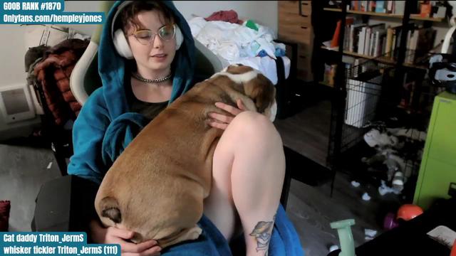 Gallery image thumbnail from Hempley's myfreecams stream on, 02/17/2024, 23:28 image 8 of 20