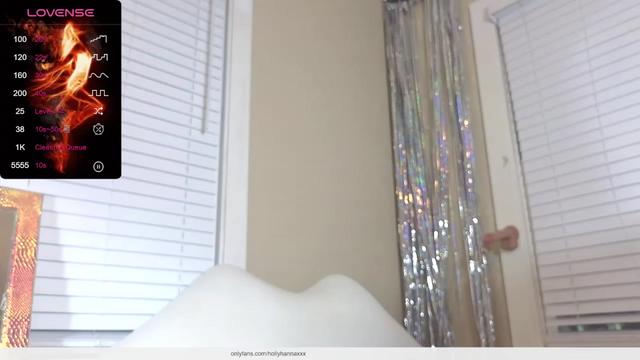 Gallery image thumbnail from HollyHanna's myfreecams stream on, 03/18/2024, 01:03 image 9 of 20