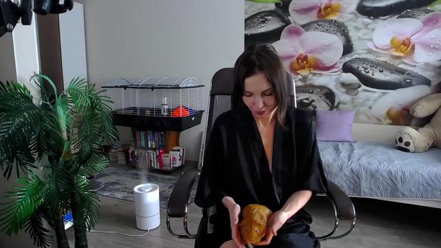 Gallery image thumbnail from HoneyIAmHome's myfreecams stream on, 02/21/2024, 08:19 image 9 of 20