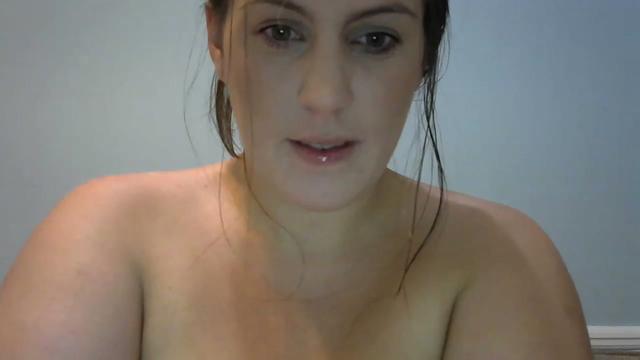Gallery image thumbnail from Housewife2's myfreecams stream on, 01/04/2023, 24:00 image 4 of 20