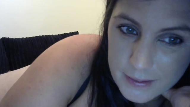 Gallery image thumbnail from Housewife2's myfreecams stream on, 09/28/2023, 24:47 image 17 of 20