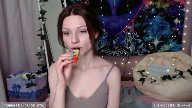 Gallery image thumbnail from JellyFox's myfreecams stream on, 05/10/2023, 24:07 image 16 of 20
