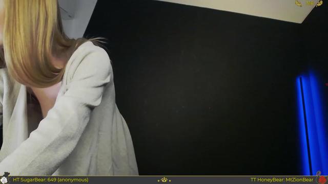 Gallery image thumbnail from JoBearr's myfreecams stream on, 12/13/2023, 01:54 image 18 of 20