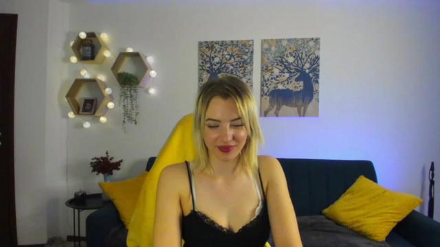 Gallery image thumbnail from Julia_Gold18's myfreecams stream on, 01/22/2023, 12:44 image 8 of 20