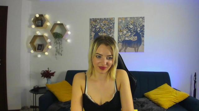 Gallery image thumbnail from Julia_Gold18's myfreecams stream on, 01/22/2023, 13:21 image 8 of 20