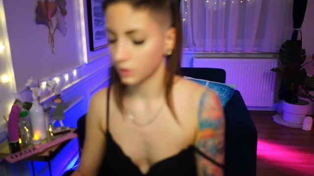 Gallery image thumbnail from Kend_dall's myfreecams stream on, 12/12/2022, 24:02 image 5 of 20