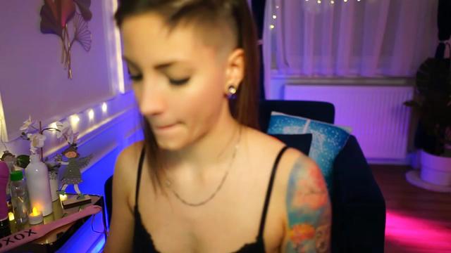 Gallery image thumbnail from Kend_dall's myfreecams stream on, 12/12/2022, 24:02 image 10 of 20