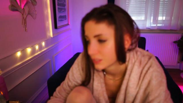 Gallery image thumbnail from Kend_dall's myfreecams stream on, 01/20/2023, 10:01 image 8 of 20