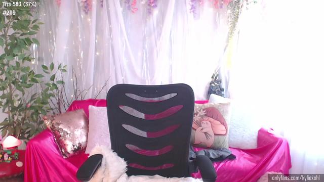 Gallery image thumbnail from KylieKohl's myfreecams stream on, 03/22/2024, 19:48 image 11 of 20
