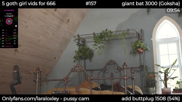 Gallery image thumbnail from LaraLoxley's myfreecams stream on, 03/07/2024, 18:25 image 13 of 20