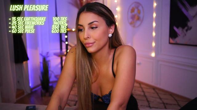 Gallery image thumbnail from Lisamelow's myfreecams stream on, 12/01/2022, 20:52 image 18 of 20