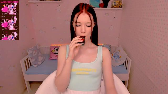 Gallery image thumbnail from Litl_Mia's myfreecams stream on, 11/17/2022, 19:01 image 17 of 20