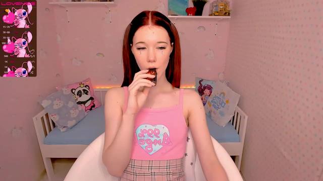 Gallery image thumbnail from Litl_Mia's myfreecams stream on, 11/19/2022, 18:24 image 1 of 20