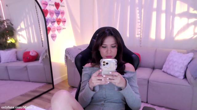 Gallery image thumbnail from Marie's myfreecams stream on, 02/03/2023, 02:06 image 3 of 20