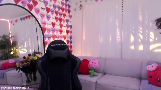 Gallery image thumbnail from Marie's myfreecams stream on, 02/18/2023, 04:01 image 4 of 20