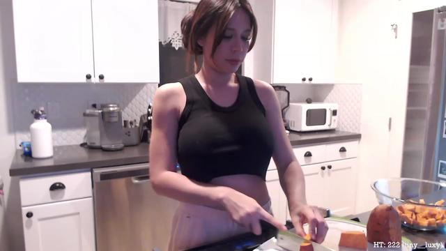 Gallery image thumbnail from Marie's myfreecams stream on, 04/05/2023, 05:13 image 13 of 20