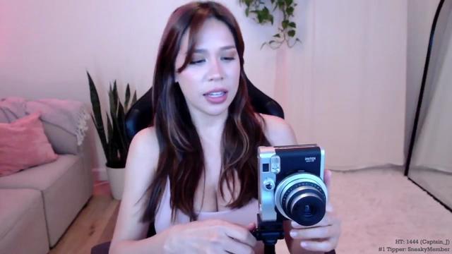 Gallery image thumbnail from Marie's myfreecams stream on, 03/08/2024, 03:05 image 13 of 20