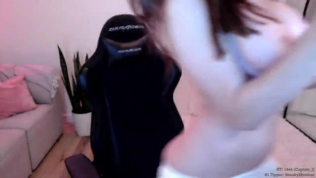 Gallery image thumbnail from Marie's myfreecams stream on, 03/08/2024, 03:05 image 15 of 20