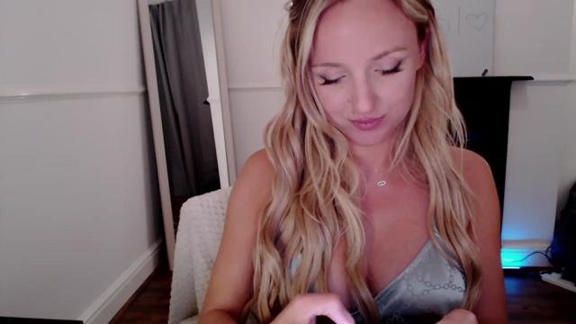 Gallery image thumbnail from MissCandece's myfreecams stream on, 05/26/2023, 21:48 image 19 of 20