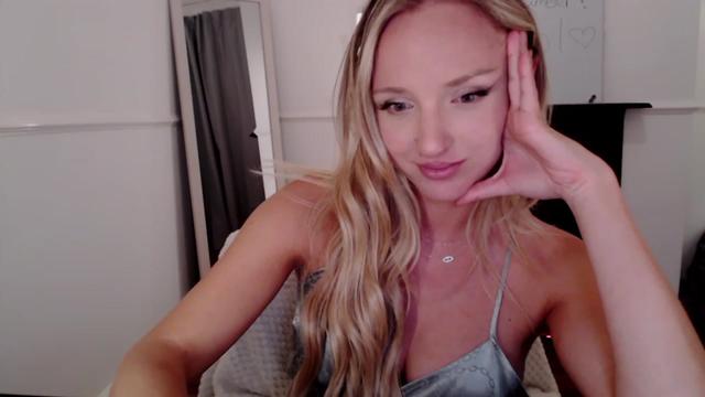 Gallery image thumbnail from MissCandece's myfreecams stream on, 05/26/2023, 21:48 image 8 of 20