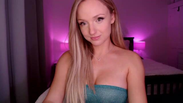 Gallery image thumbnail from MissCandece's myfreecams stream on, 12/07/2023, 21:39 image 19 of 20