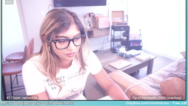 Gallery image thumbnail from Missrinaroxx's myfreecams stream on, 04/15/2024, 20:02 image 10 of 20