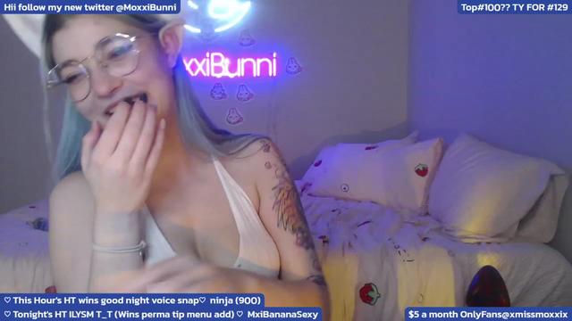 Gallery image thumbnail from MoxxiBunni's myfreecams stream on, 03/10/2024, 07:51 image 9 of 20