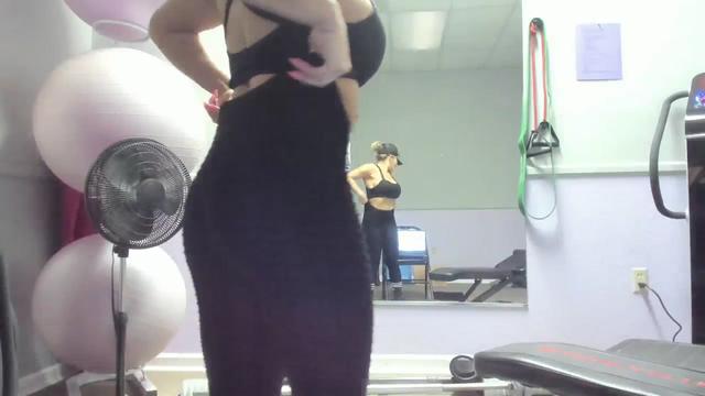 Gallery image thumbnail from MsMarilyn's myfreecams stream on, 03/04/2024, 11:03 image 3 of 20
