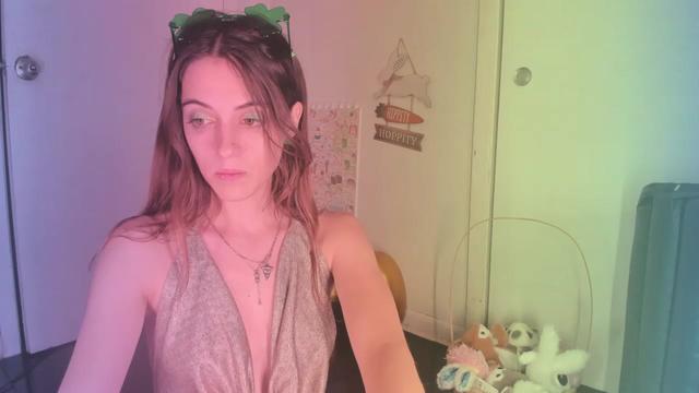 Gallery image thumbnail from NaomiDee's myfreecams stream on, 03/18/2024, 24:02 image 6 of 20