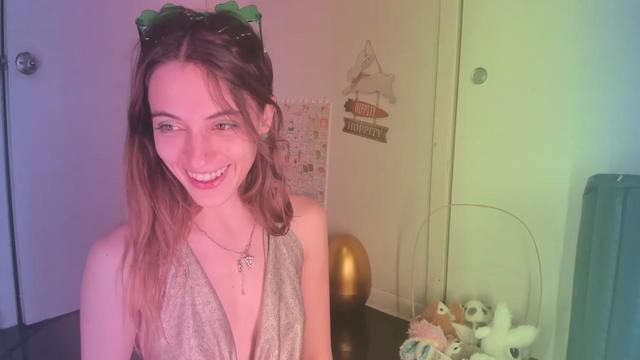 Gallery image thumbnail from NaomiDee's myfreecams stream on, 03/18/2024, 24:02 image 5 of 20