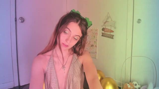 Gallery image thumbnail from NaomiDee's myfreecams stream on, 03/18/2024, 24:02 image 10 of 20