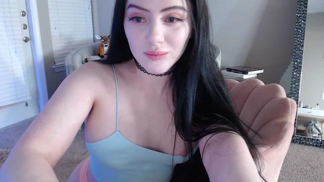Gallery image thumbnail from Pink_Fawnnn's myfreecams stream on, 04/27/2023, 08:32 image 14 of 20