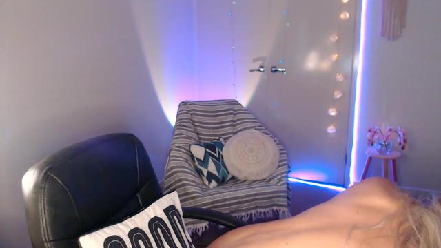 Gallery image thumbnail from Poppy_king's myfreecams stream on, 05/03/2023, 05:32 image 15 of 20