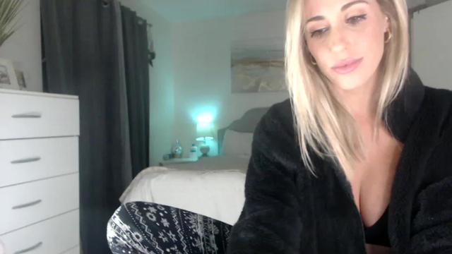Gallery image thumbnail from Queen_bambii's myfreecams stream on, 12/22/2022, 07:40 image 9 of 20