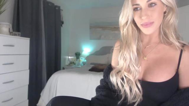 Gallery image thumbnail from Queen_bambii's myfreecams stream on, 02/24/2023, 09:25 image 6 of 20
