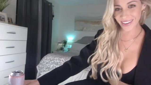 Gallery image thumbnail from Queen_bambii's myfreecams stream on, 05/10/2023, 07:30 image 10 of 20