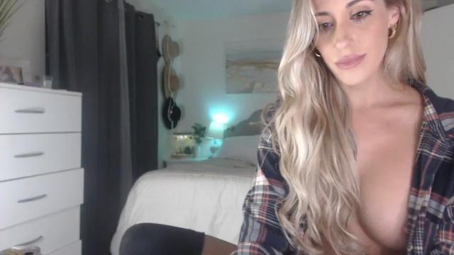 Gallery image thumbnail from Queen_bambii's myfreecams stream on, 09/14/2023, 09:24 image 6 of 20