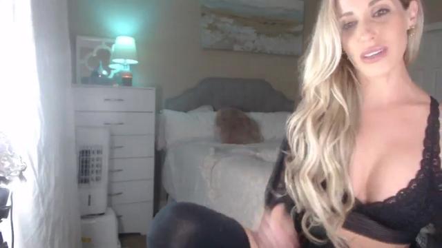 Gallery image thumbnail from Queen_bambii's myfreecams stream on, 09/27/2023, 08:22 image 17 of 20